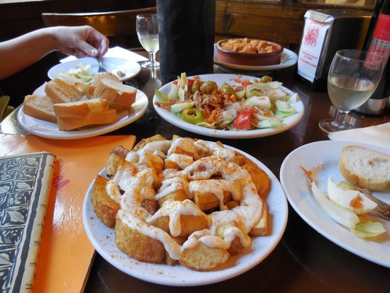 パタタス・ブラバスがとにかくすごい、ノスタルジックな気分になれるバル：Taberna Amparin