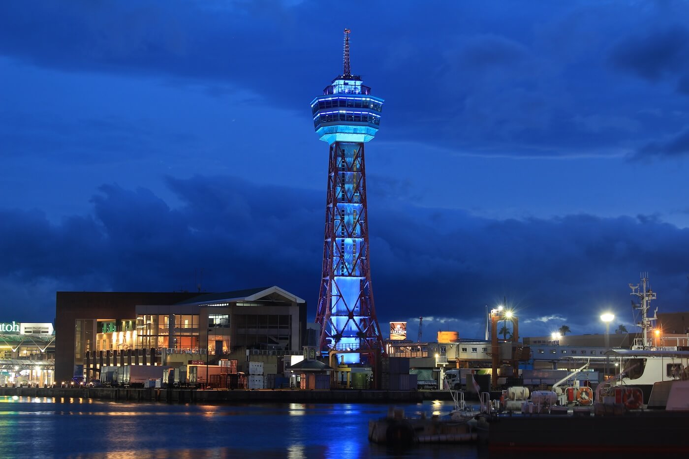 博多ポートタワーの展望台料金は無料営業時間ライトアップの時間福岡タウン情報