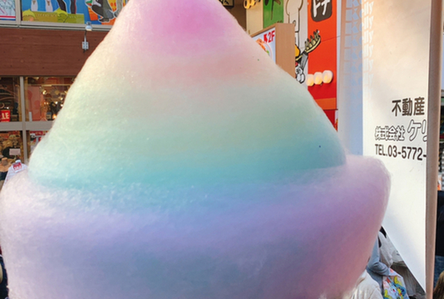 原宿で人気の “巨大カラフルわたがし”のお店 「Totti Candy