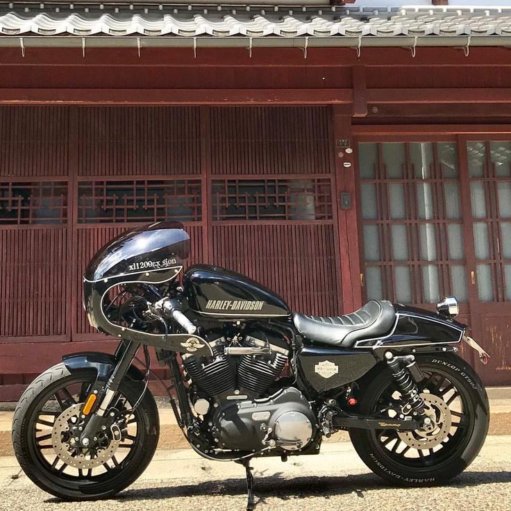 魅力ある我が国のメイドインジャパン、「JOKERSロケットカウルをハーレーに」をご紹介！！ XL883NにJOKERSイノウエカウルを装着しますhttps:jokers.easy-myshop.jp c-item-detail?ic=IFC01主に国産車向けに作られているので、ハーレーに合わせるのには、バランスが大切