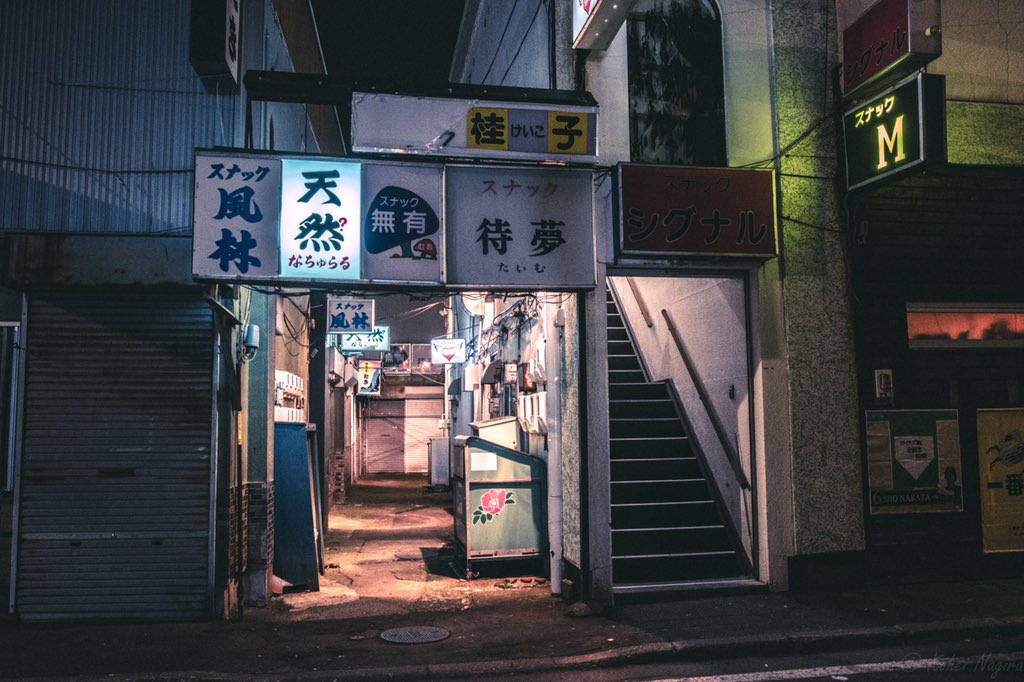 紋別市飲み屋街。はまなす通り① さすが港町。レトロなスナックや居酒屋があって興奮気味になった。レトロレトロ看板レトロ建物飲み屋街スナック居酒屋はまなす通り北海道紋別市紋別