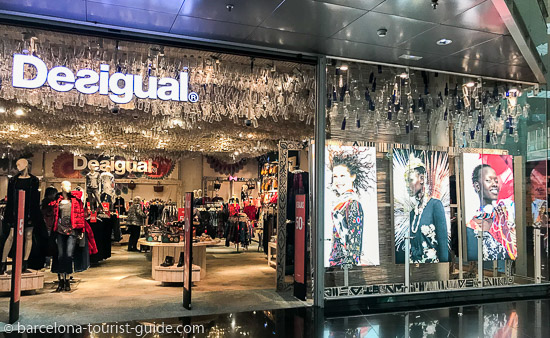 FCバルセロナ カンプ・ノウや空港で買えるバルサグッズ＆お土産！絶景in - 海外旅行記