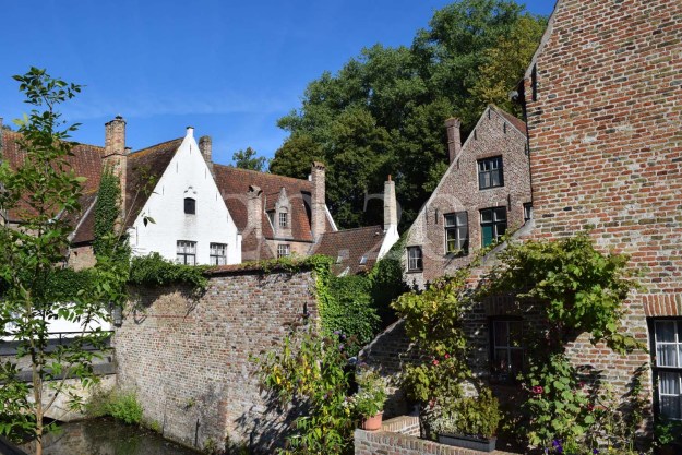 ベルギー ブルッヘの世界遺産のブルージュ歴史地区のマルクト広場に建つ鐘楼の写真素材183504970- イメージマート