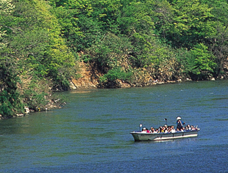 素敵な家族の川下り！吉野川ラフティングならハッピーラフト 四国・徳島