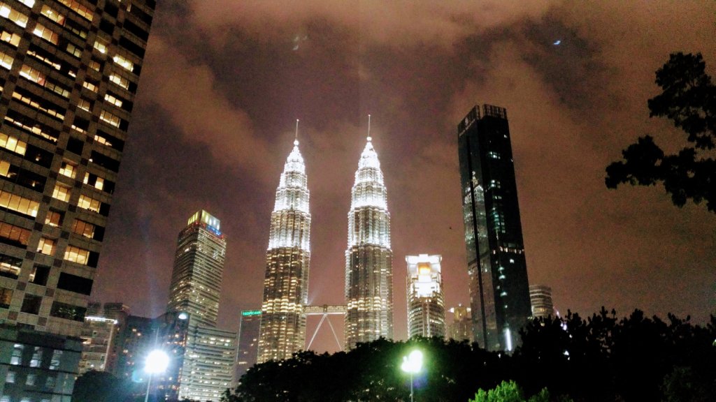 圧倒的な夜景 ペトロナスツインタワーの壮大な眺めを体感！ - Yudai旅好きボーイ