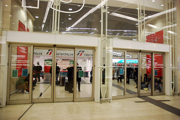 写真付き解説 ミラノ中央駅の荷物預り所の場所│世界旅行雑記帳