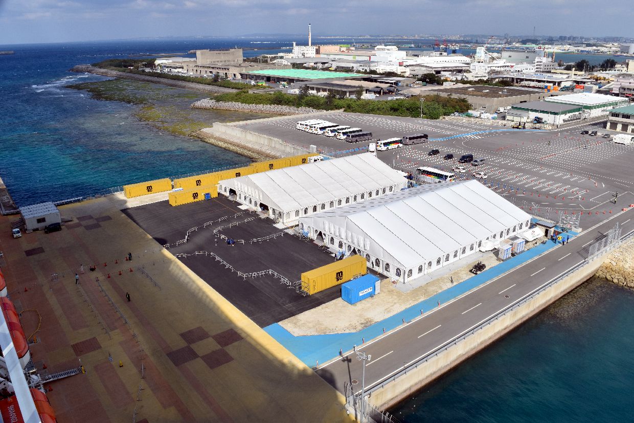 朝起きたら那覇🌴いつもお気に入りの朝食スペースで風を浴びながら体を覚ますルーティン♪ 大好きなエッグベネディクトは初日以降、出てこない 笑てか、那覇ってこんな都会なんだっけ？🤔ダイヤモンドプリンセスプリンセスクルーズ沖縄本島那覇朝起きたら
