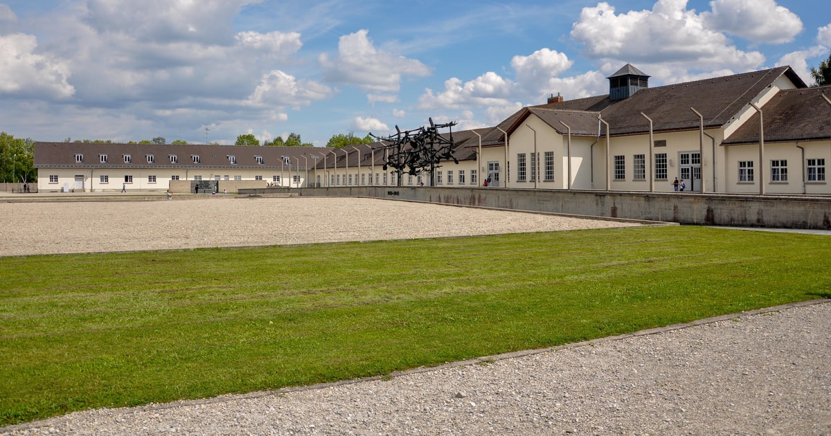 ミュンヘン発・ダッハウ強制収容所 プライベート日帰りツアー - Hellotickets