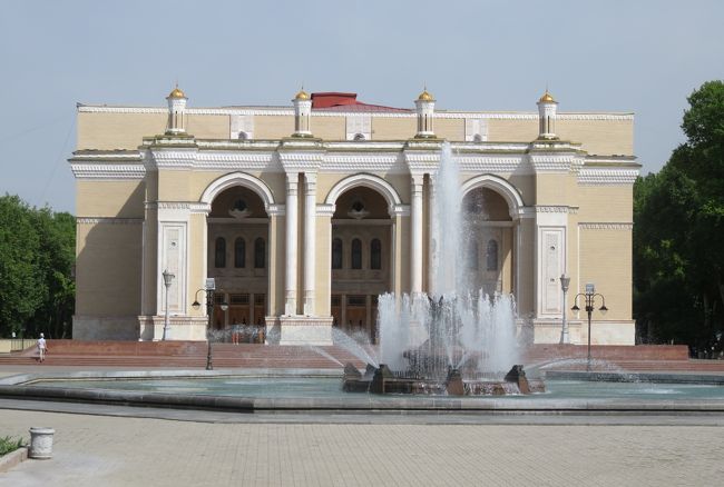 ウズベキスタン旅 ㊳ナヴォイ劇場でオペラを見る子どもと一緒に旅に出よう