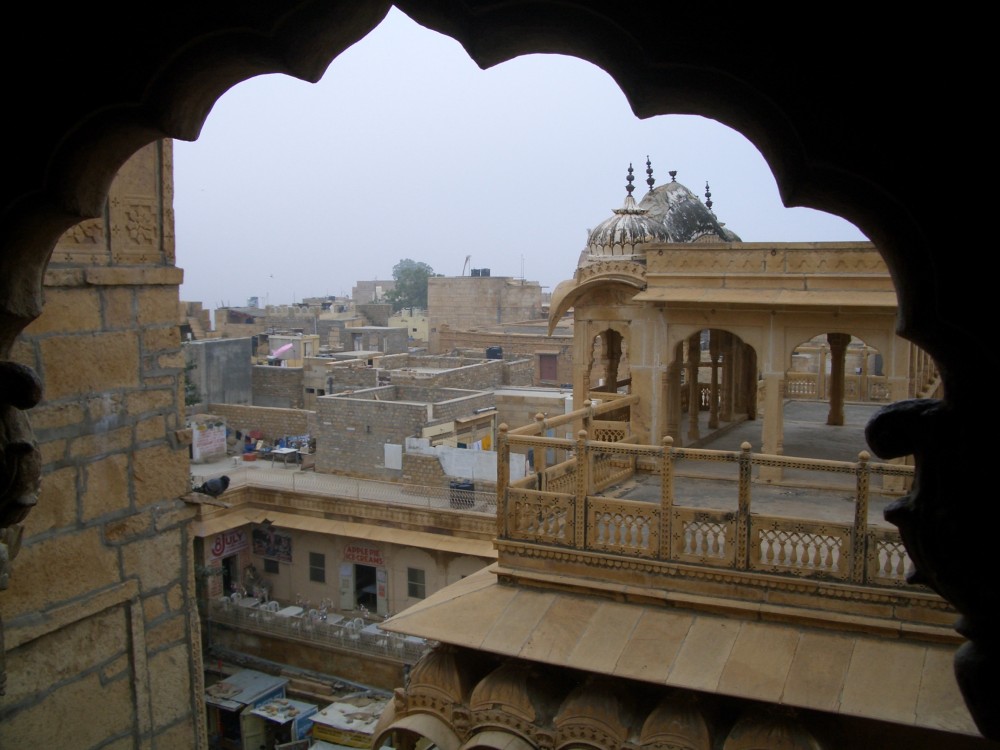 砂漠の街ジャイサルメールと青い街ジョードプル、そして宮殿の街ジャイプールへー７日間 ﾂｱｰｺｰﾄﾞ:MT-0135 ツアーから探すインド専門のツアー、航空券、ホテルなどインド旅行のお手伝い＜パラダイスツアーズ＞