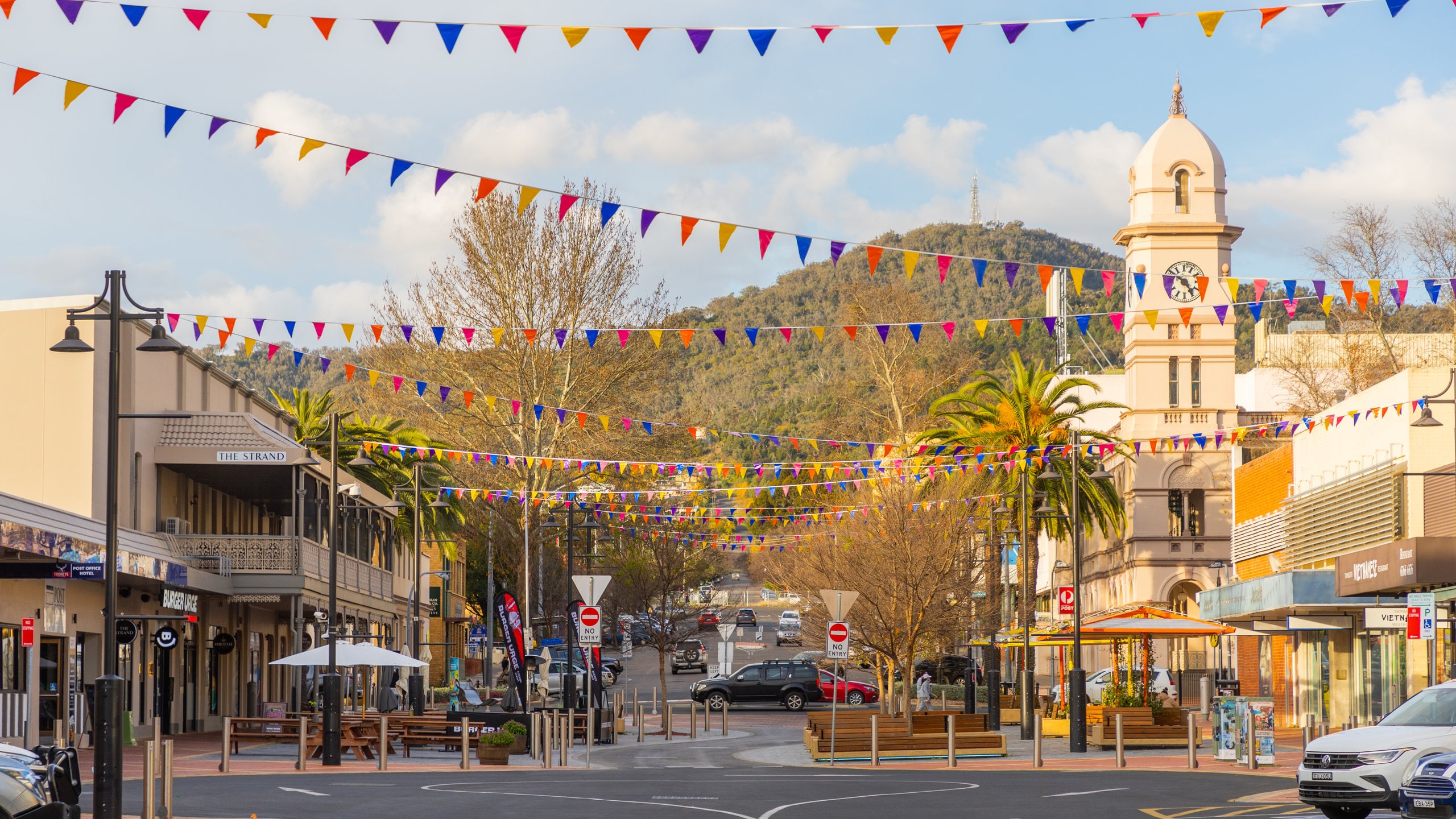 タムワース空港​ TMW- フライト情報、マップその他KAYAK