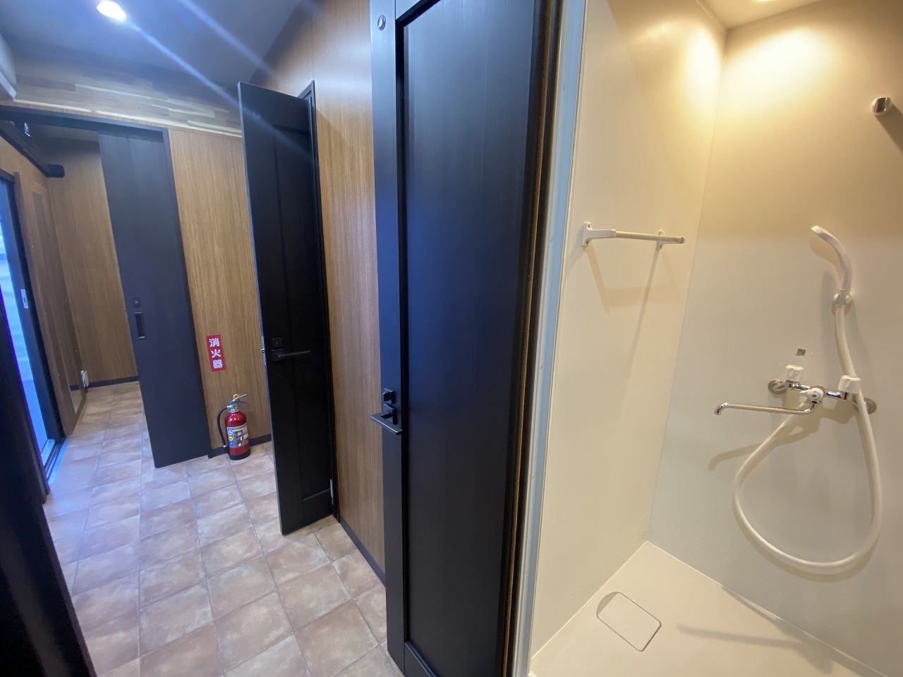 冷凍車をサウナに？ DIY初心者のためのバンライフ車製作キットも！ ”遊べるクルマ”が大集合した「アソモビ」レポートVAGUE