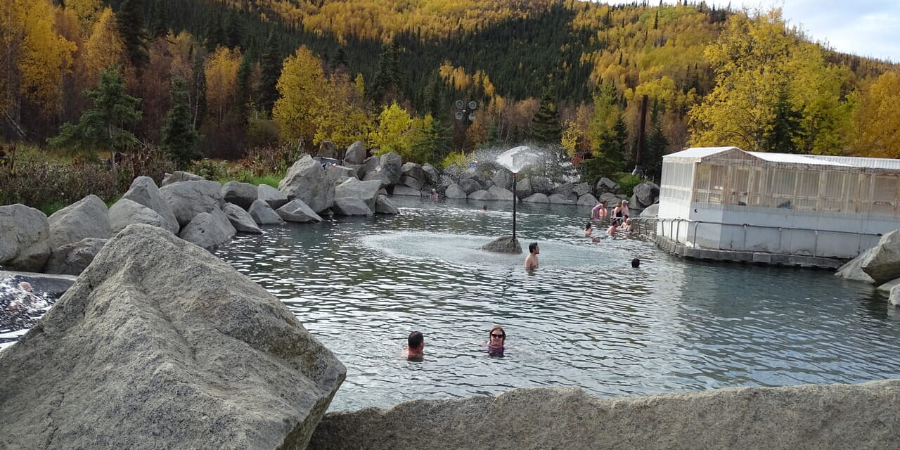 誰もいない島で、ただ一人。アラスカ・クルーゾフ島での森の生活海外の旅BE-PAL キャンプ、アウトドア、自然派生活の情報源ビーパル