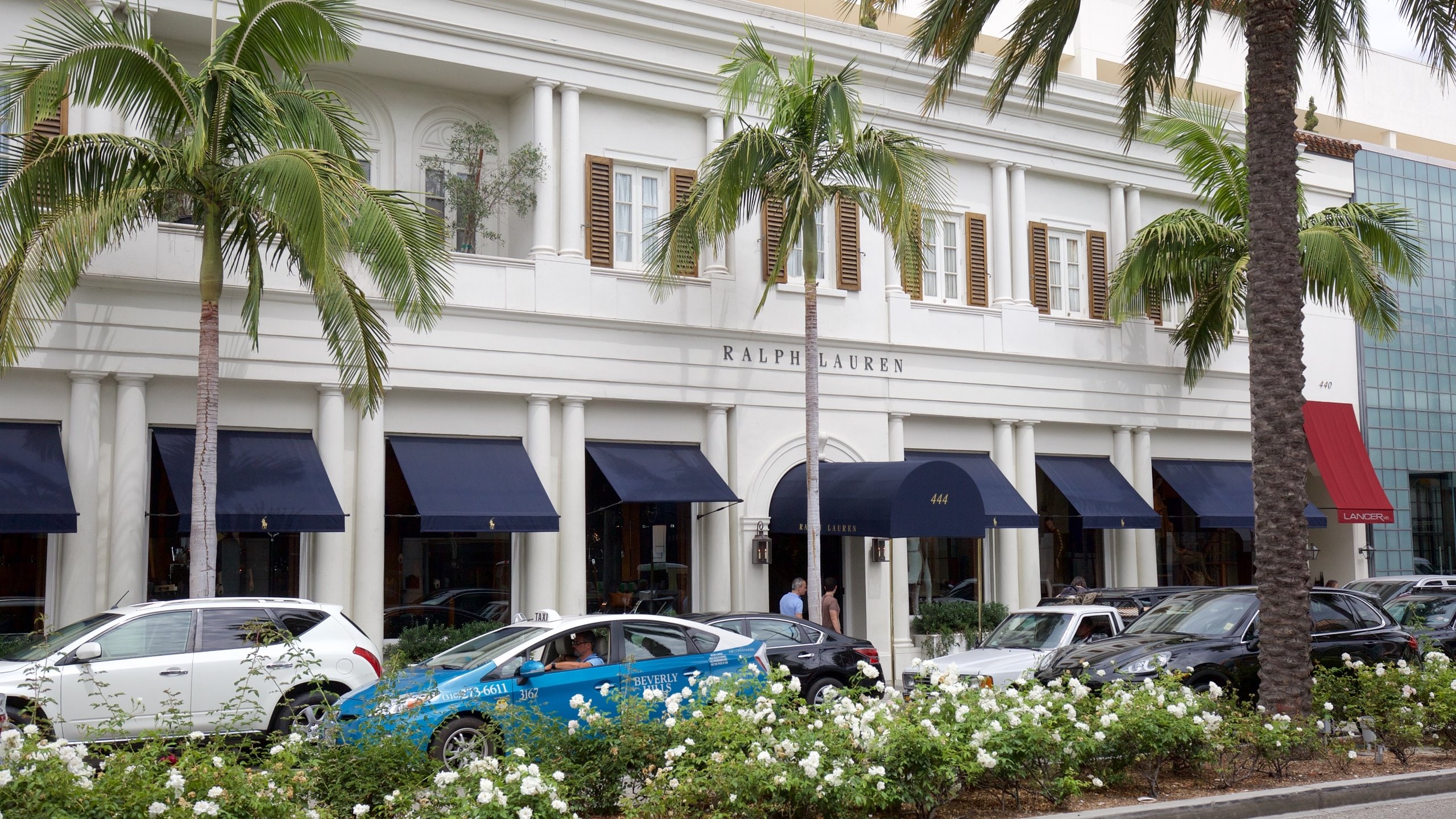 念願のビバリーヒルズ❤️🇺🇸 ロデオドライブ散歩🚶‍♀️ 街並み綺麗で歩いてるだけでたーのーしい💕