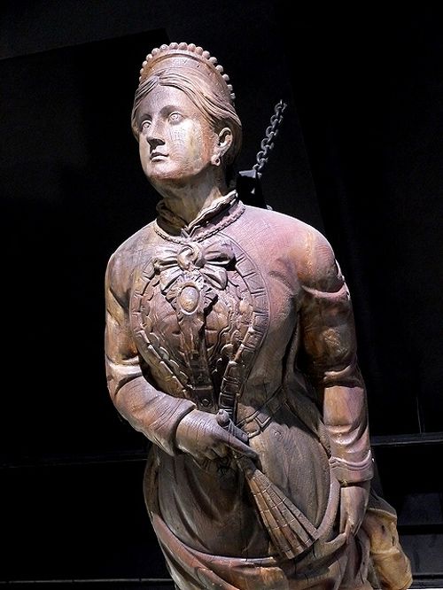 フィリピンのルソン島北部の先住民族イフガオの人々がまとっているのは、伝統的な民族衣装✨😍 .世界遺産である「コルディリェーラの棚田群」は、イフガオ族の誇りです。2000年続く棚田とともに文化的慣習も継承しているイフガオ族の人々ですが、ゆっくりと消えていく