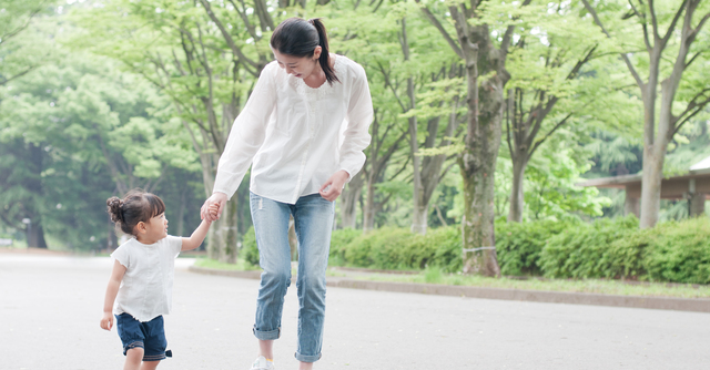 先日オープンした「グランツリー武蔵小杉」の屋上には、様々な種類の季節の樹木や花々を楽しめる、約4,300m²の日本最大級の屋上庭園が広がります！キッズ達が楽しめる滑り台や、黒板の床も！お買い物して、遊んで、食べて。一日を満たしてくれる「グランツリー武蔵小杉