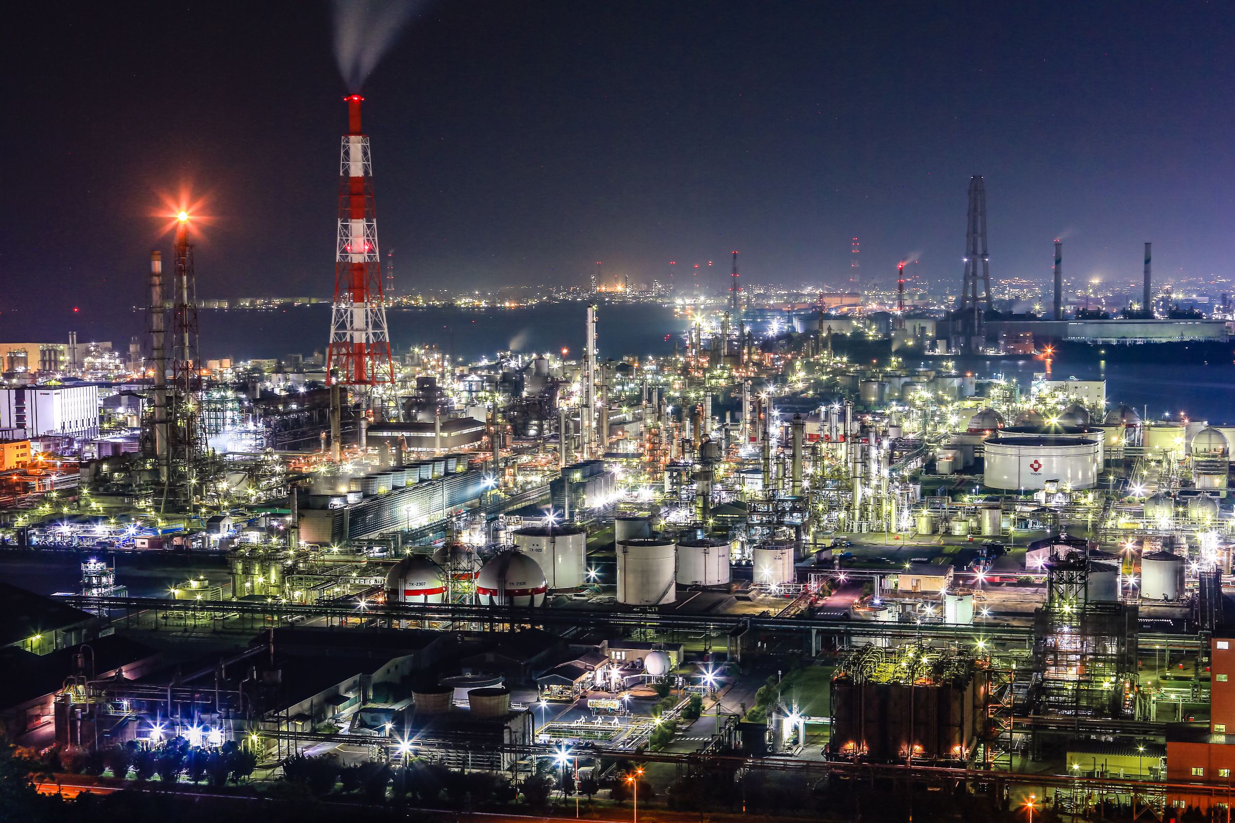 四日市市の工場夜景 展望展示室うみてらす14 」工場夜景写真家が選ぶオススメ撮影スポットVol.10GOOPASS TRAVEL