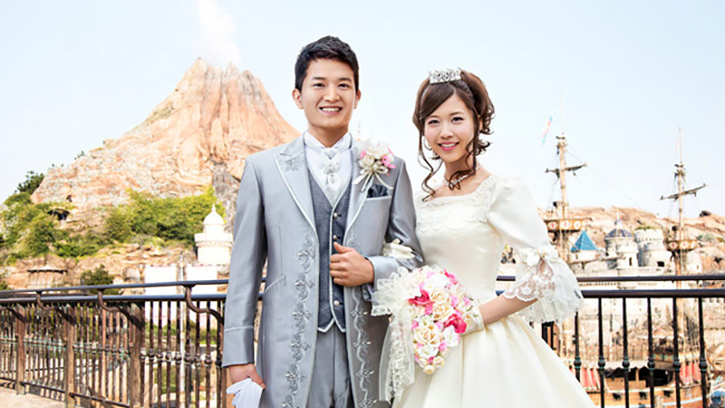 ディズニーランドホテルに宿泊したときに ホテルの方に撮っていただいたお気に入りの写真💫 1枚目