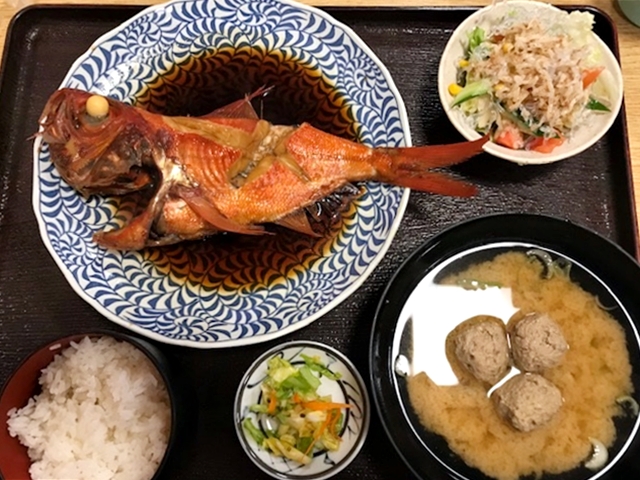 銚子電鉄の「今」を訪ねて3 犬吠駅前の海鮮料理屋と、晴れ上がった犬吠駅 - 君と、A列車で行こう