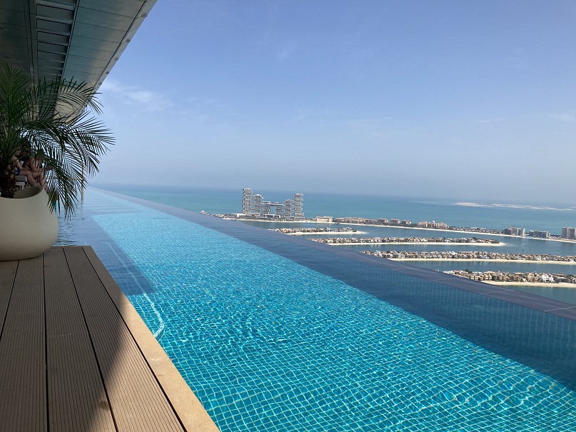 世界で最も深いプール「Y-40 ザ・ディープ・ジョイ」には人魚がいる！？ - ライブドアニュース