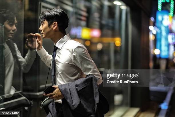 22,245 ウィンドーショッピング Stock Photos,