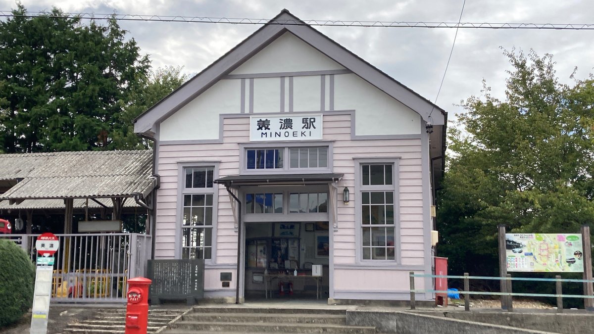 岐阜県 美濃市 旧名鉄美濃駅舎の車両展示の写真素材71563679-