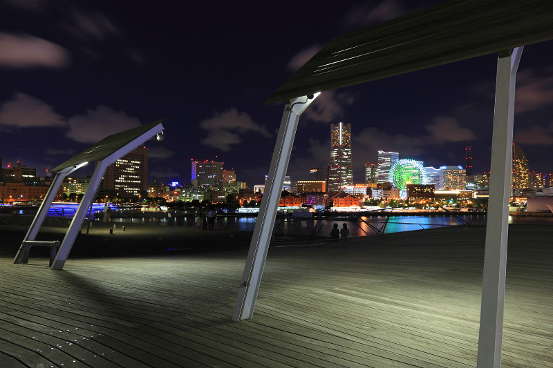 公式 横浜港大さん橋国際客船ターミナル. 🎍明けましておめでとうございます🎍 大さん橋からの初日の出をお届けします🌞みなとみらい側からは雪化粧した富士山も🗻