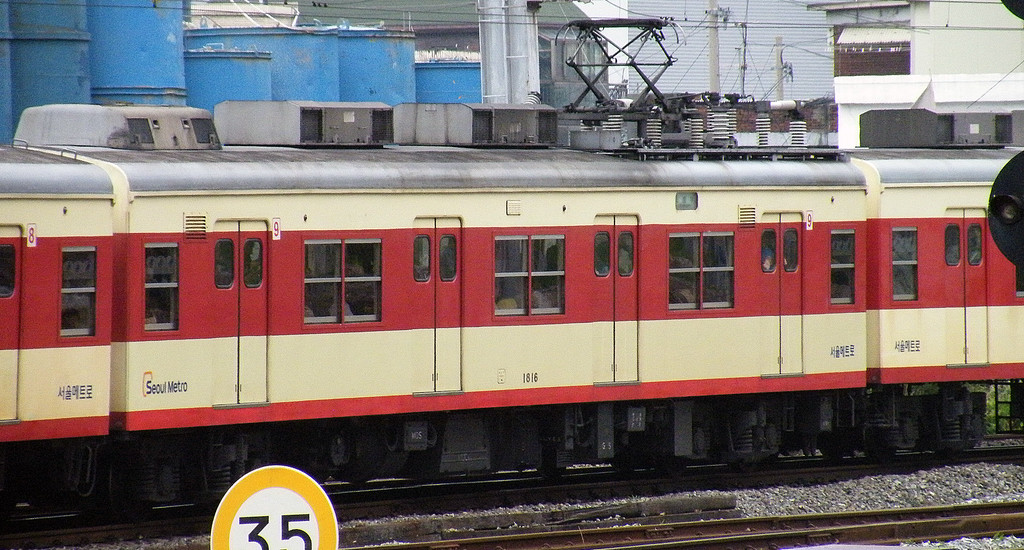 秩父鉄道6000系～西武から来た急行型車両、なぜそこにHM付けちゃったの?? : 「まつもとあずさ」が3番線にまいります！