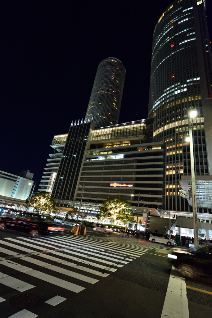 夜の街 画像 - Freepikで無料ダウンロード