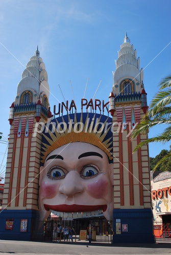 シドニーの遊園地「ルナ・パーク」はしょぼくてレトロで楽しい！地元住民憩いのアミューズメントパークDMM英会話ブログ