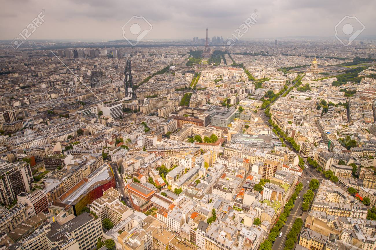 パリ：エッフェル塔の頂上または 2 階へのアクセス •