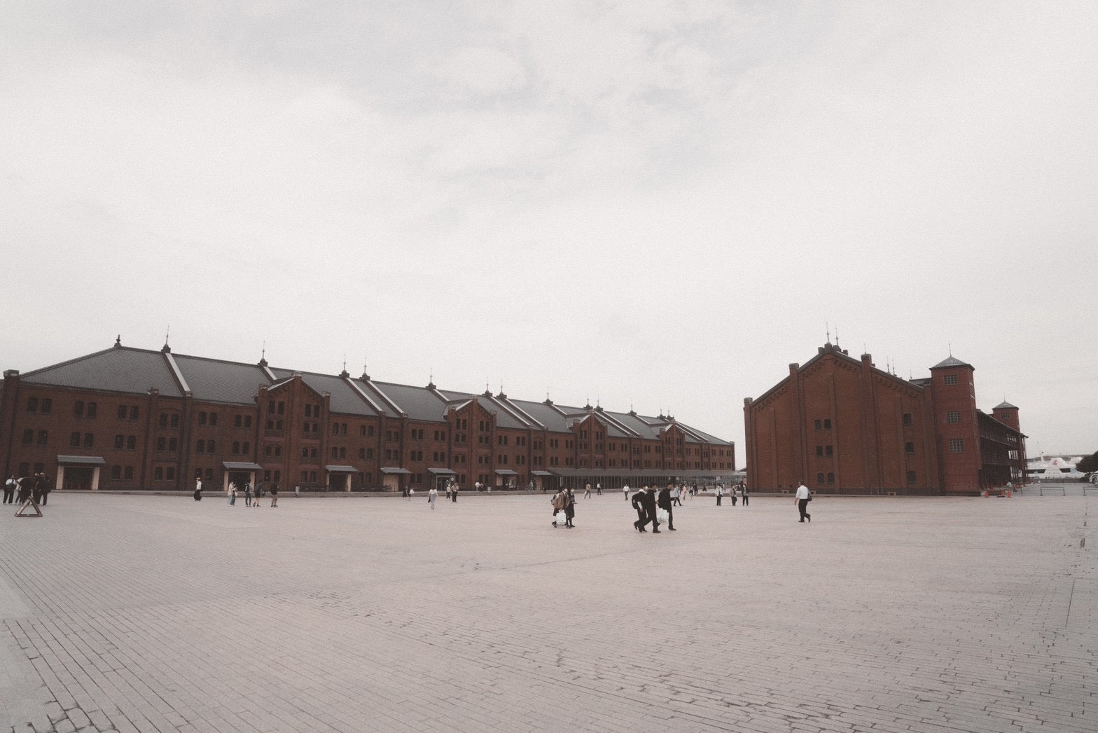 横浜赤レンガ倉庫 開業20年 「廃虚」から観光スポットに イベントも定着：東京新聞デジタル