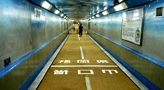 どうする「関門国道トンネル」 進む老朽化 増える修繕費 関門橋と異なる使われ方乗りものニュース