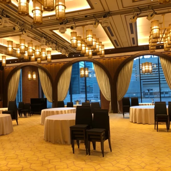 雰囲気抜群の伝統ある式場」東京會舘といえば、の有名なチャペルです。フェアで実際に演出を 口コミ・評判東京會舘 ウエディングパーク