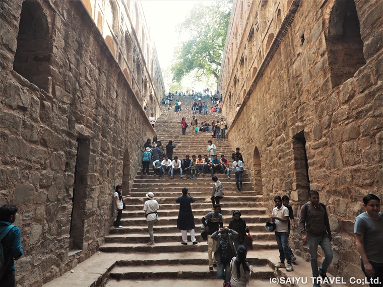 ひとことでは言い表せないインド建築の粋 魅惑の階段井戸 –