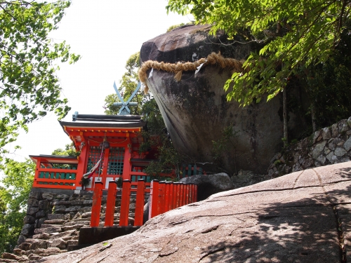神倉神社 アクセス・駐車場・御朱印 ゴトビキ岩に神々降臨気まぐれファミリー弾丸旅物語