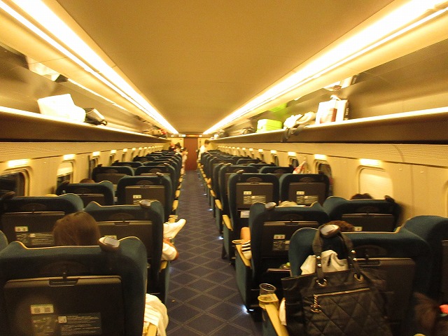 北陸新幹線にグリーン席と普通席乗ってみた。インテリアレビュー - ENUM blog