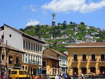 エクアドルの首都キト、世界遺産の旧市街を巡る半日ホットホリデ