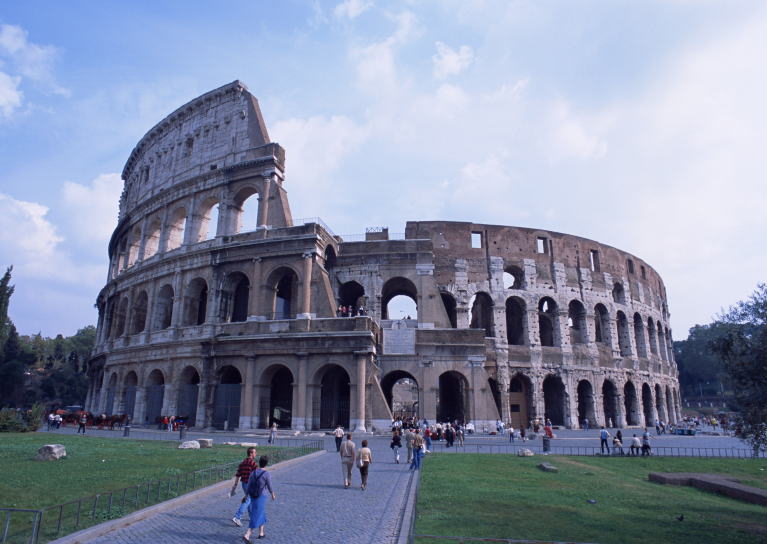 ローマのコロッセオと周辺観光スポット: 歴史と魅力を探る