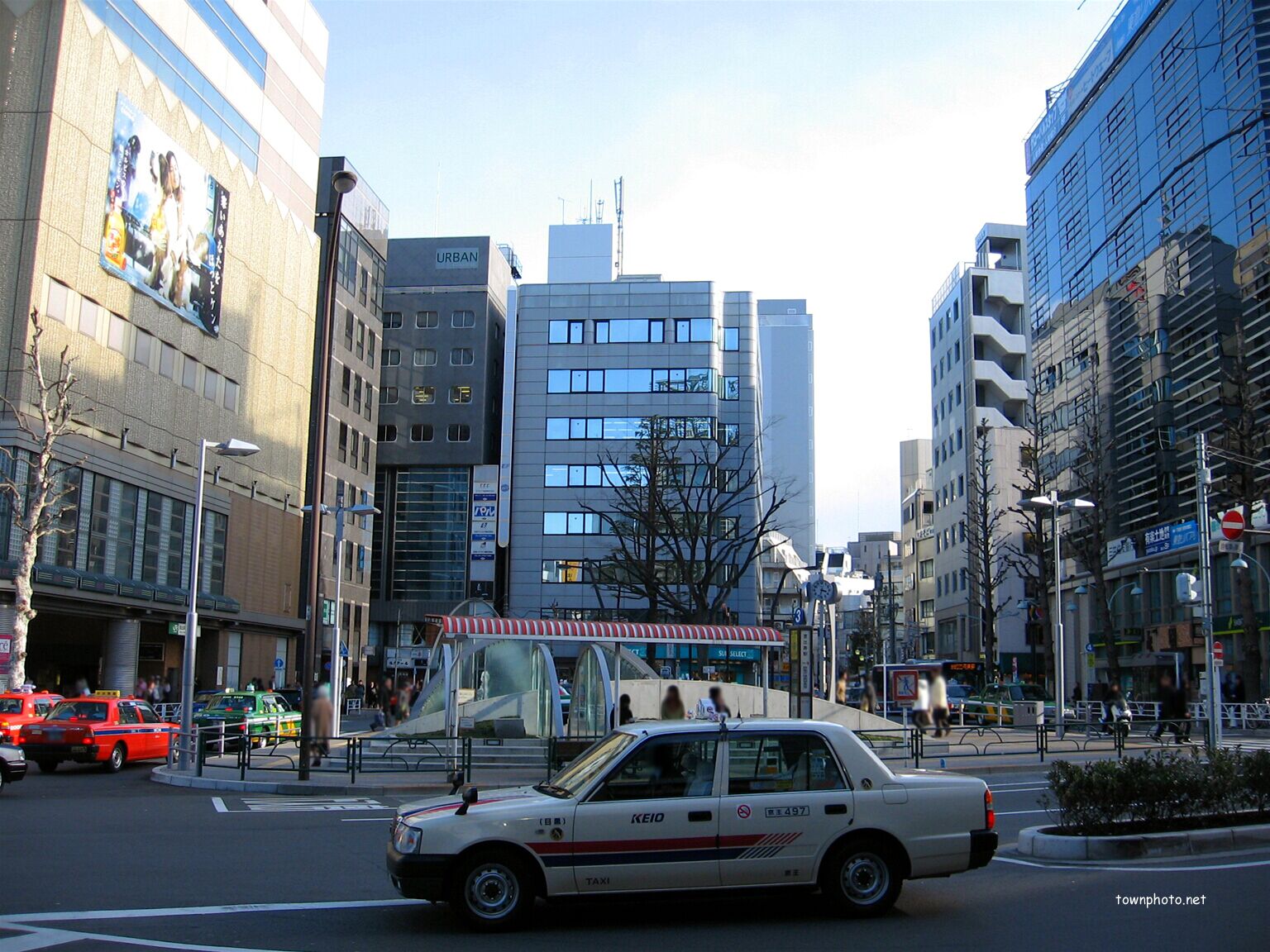 JR恵比寿駅 西口からMAISON DE SAFARI