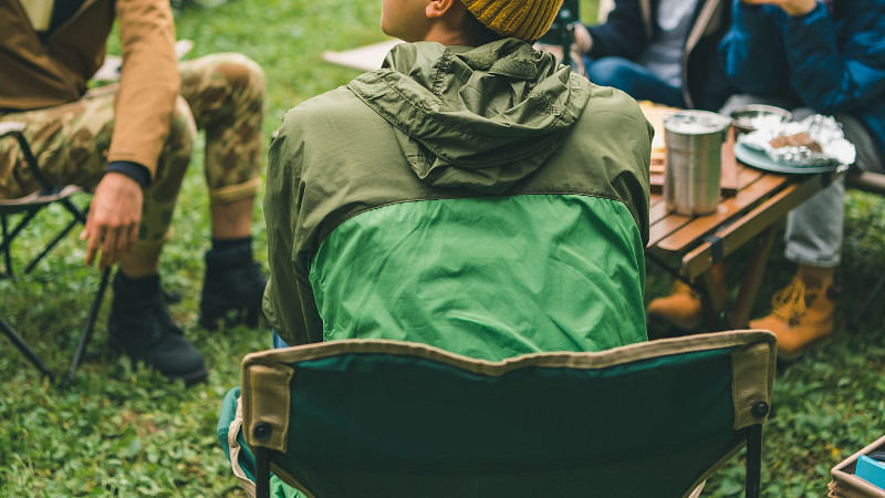 ほどよい女らしさが漂うキャンプの服装14選 夏＆秋向けのアウトドア着こなし集Oggi.jp
