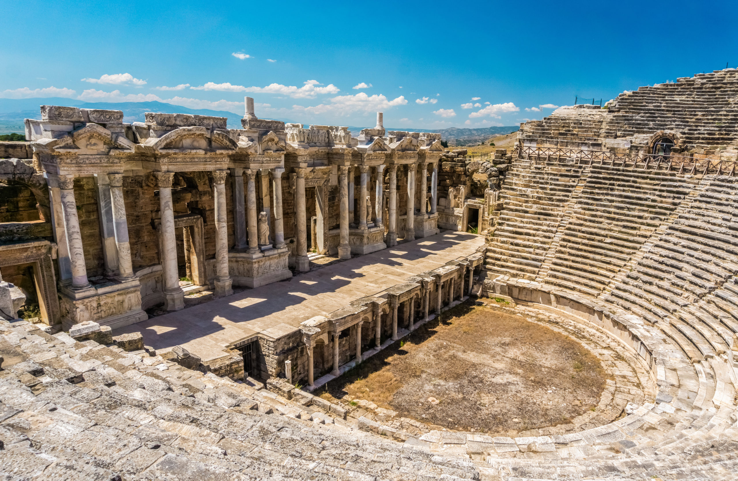 パムッカレとヒエラポリス遺跡 1日観光！トルコの世界遺産を訪ねる パムッカレ発日本語プライベートガイド ホットホリデ