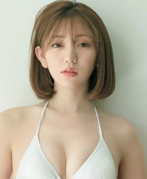 山下美月の次世代エースおっぱいに期待!大胆衣装や胸元画像 - 山下