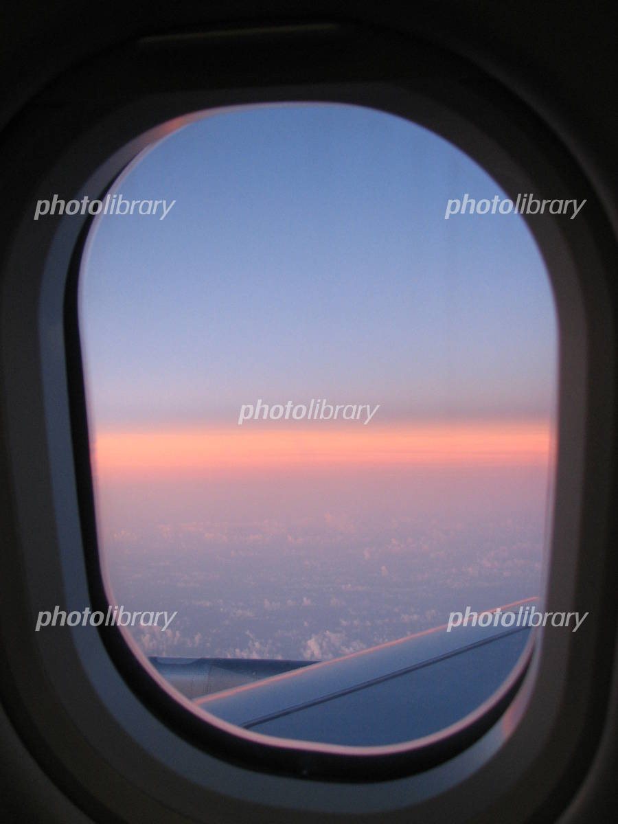 飛行機から見る景色✈️飛行機から見える美しい景色。 後ろの方の席に座ると主翼が小さく映り 飛行機の一部を含めた機窓からの景色が撮れますよ～！📸@yuurrriiii621kooアシアナ航空アシアナASIANAasianaair