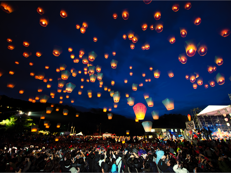 🇯🇵 台湾で最もインスタ映えのランタン祭り🏮 台南大人気なイベント「普済殿ランタン祭り