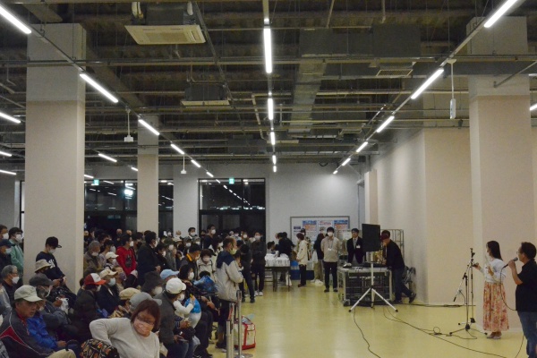 新習志野駅前夏祭り」が9月7日・8日、JR新習志野駅前広場で開催されました！キッチンカーや屋台と共に様々な催しものが行われ・多くの人で賑わいを見せました☺ 習志野経済新聞では、習志野市のグッドニュースを厳選してお届け！ ☆ 習志野が好きな方 ☆習志野暮らし