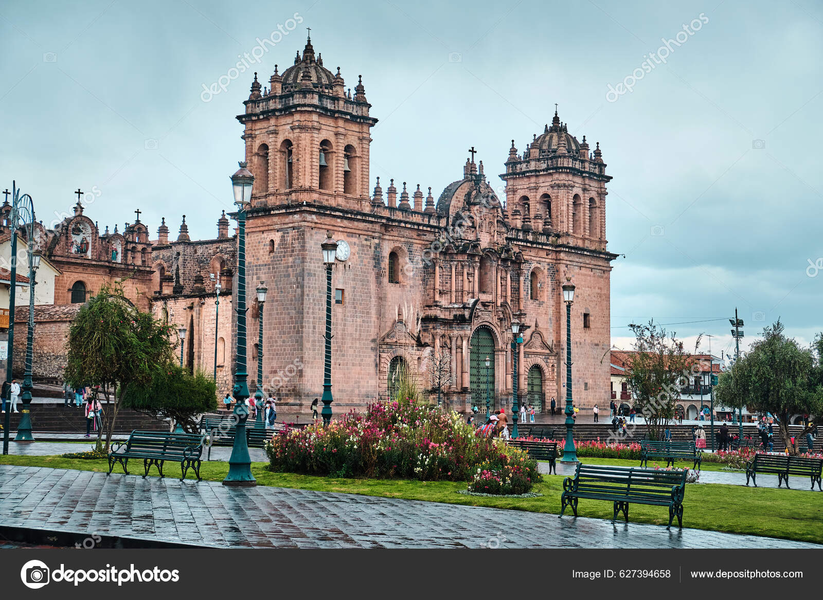 クスコのアルマス広場ユーラシア旅行社