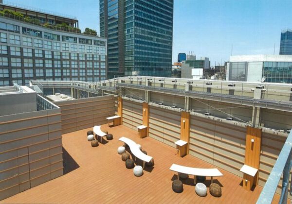 大手町ビル 改修設計者と大手町ビル巡り、屋上庭園SKYLABを見学 東京建築祭集合場所：大手町ビル1F 中央エレベーターホール