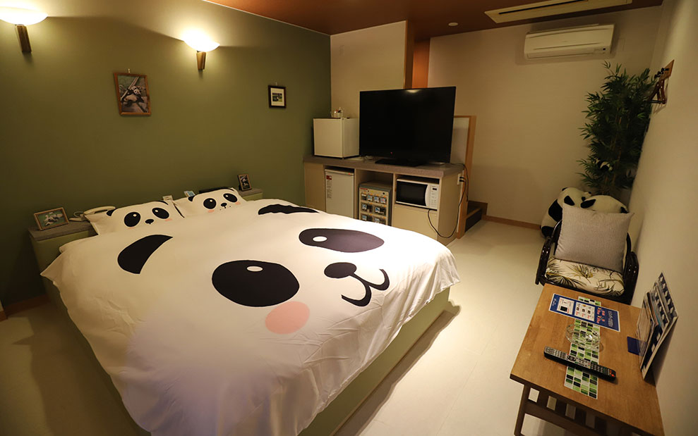 ✨お部屋のご紹介✨205号室, こちらはCタイプroomのお部屋　,  お部屋には大画面のテレビ、ドライヤー、ヘアアイロンはナノケアシリーズ、シャワーヘッドはrefaを置いております✨,