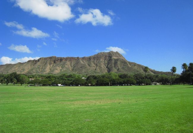 ハワイ王国時代の面影残すカピオラニ公園 その知られざる過去：日経ビジネス電子版